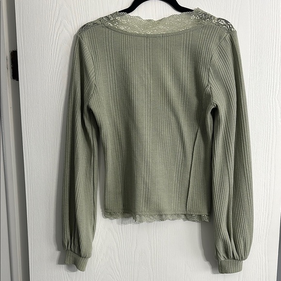 Gimmicks Green Ribbed Puff Sleeve Blouse - Picture 4 of 4
